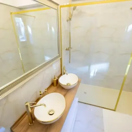 1006 Bluey Up To 4 Pers Apartment Bucharest